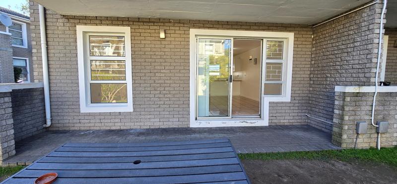 2 Bedroom Property for Sale in Oakglen Western Cape